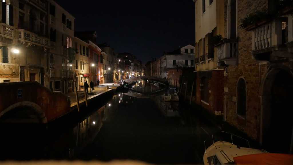 Venetsiassa. Junalla Euroopassa