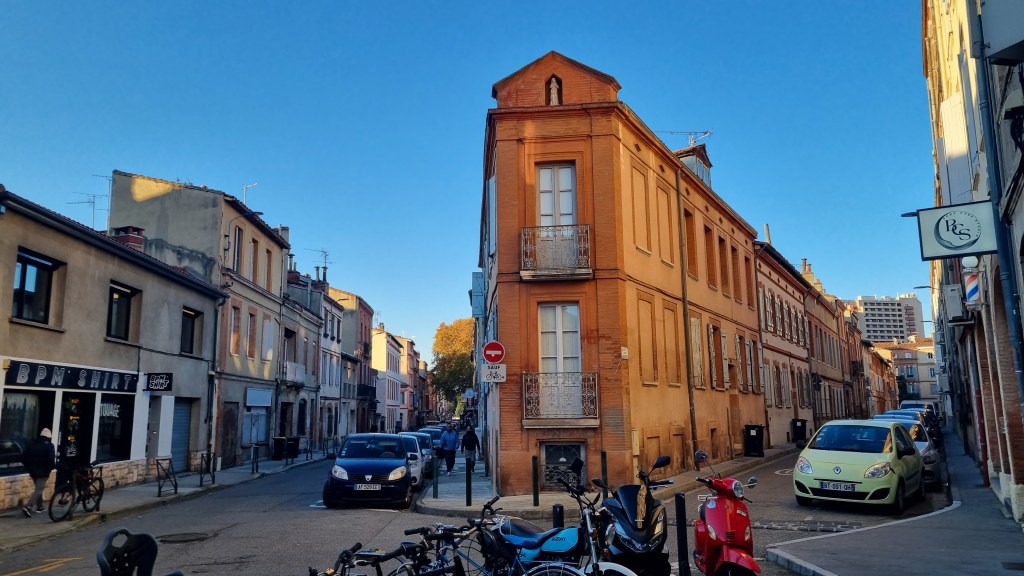 Agdesta vaaleanpunaiseen Toulouseen ja edelleen sateiseen Daxiin